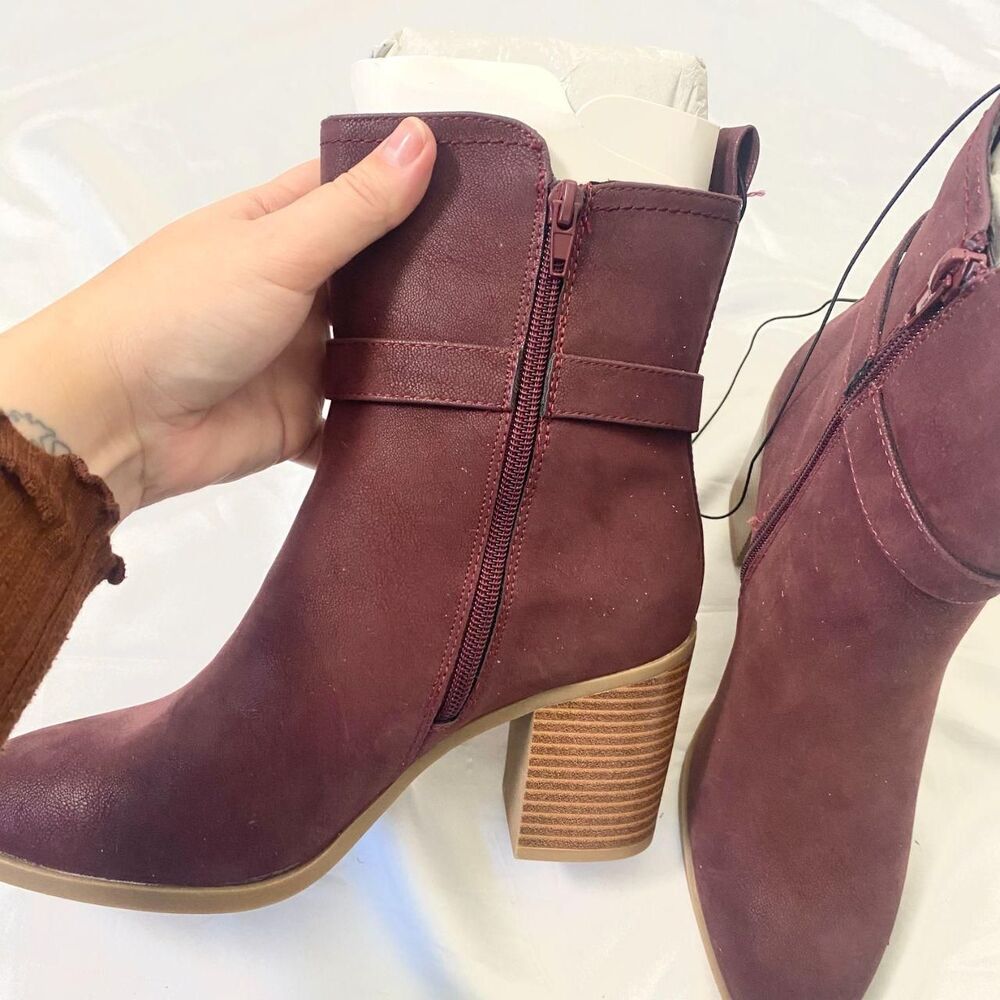 Mia NWOT Retro Boho Buckle Burgundy Berry Faux Leather High Heel Boots US 9 - Picture 4 of 7